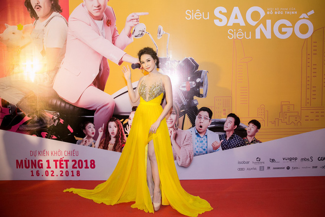 Trường Giang xuất hiện mệt mỏi, giữ khoảng cách với hot girl Sam